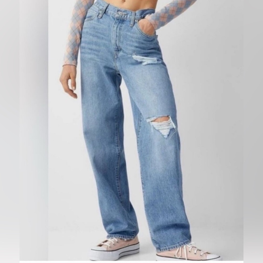 94 Baggy Levi’s Distressed Jeans
